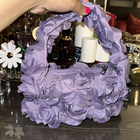 Rose Pattern Evening Bag Feat Heart Pearl Brooch, Bracelet, & Compact Mirrors - Picture 4 of 9